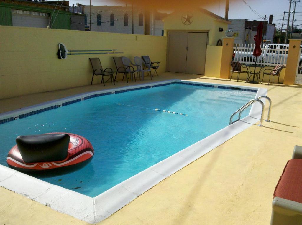 Astro Motel Hutchinson Exterior photo