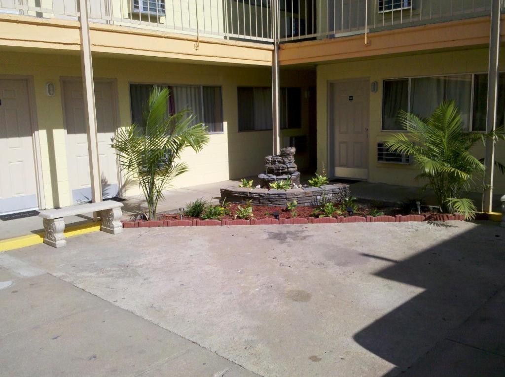 Astro Motel Hutchinson Exterior photo