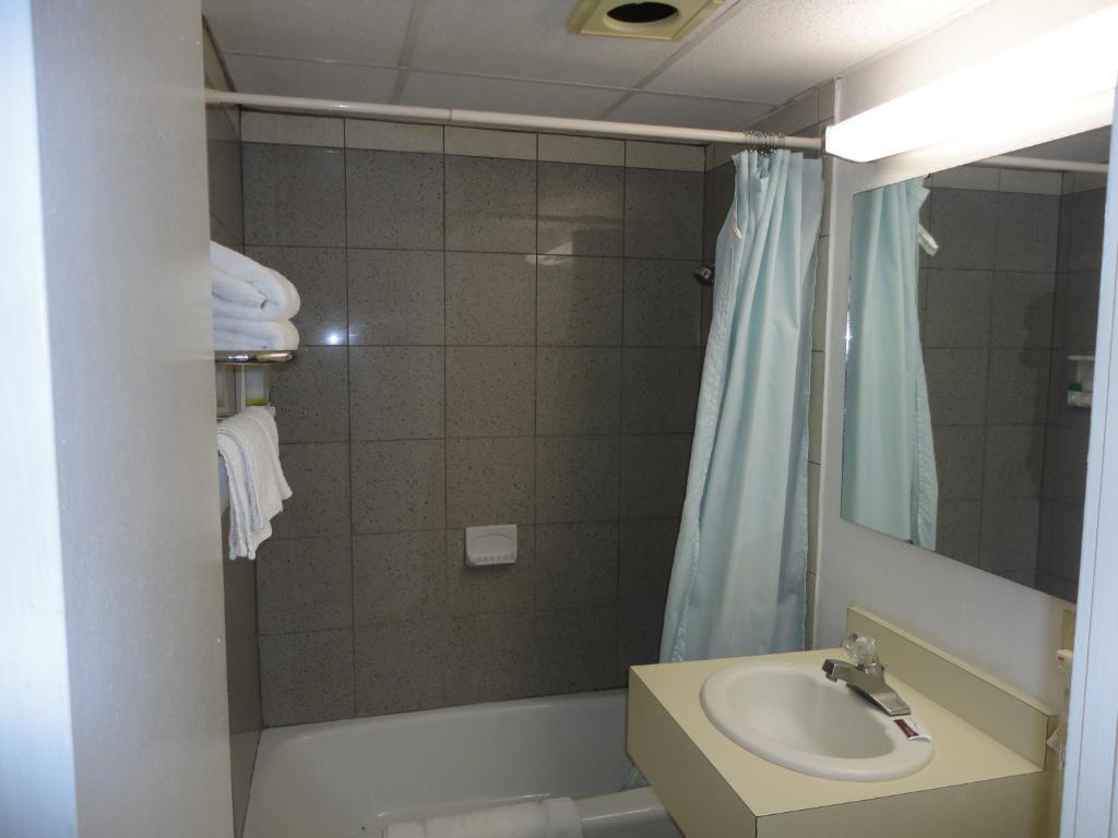 Astro Motel Hutchinson Room photo