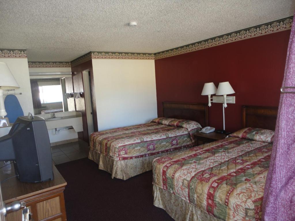 Astro Motel Hutchinson Room photo